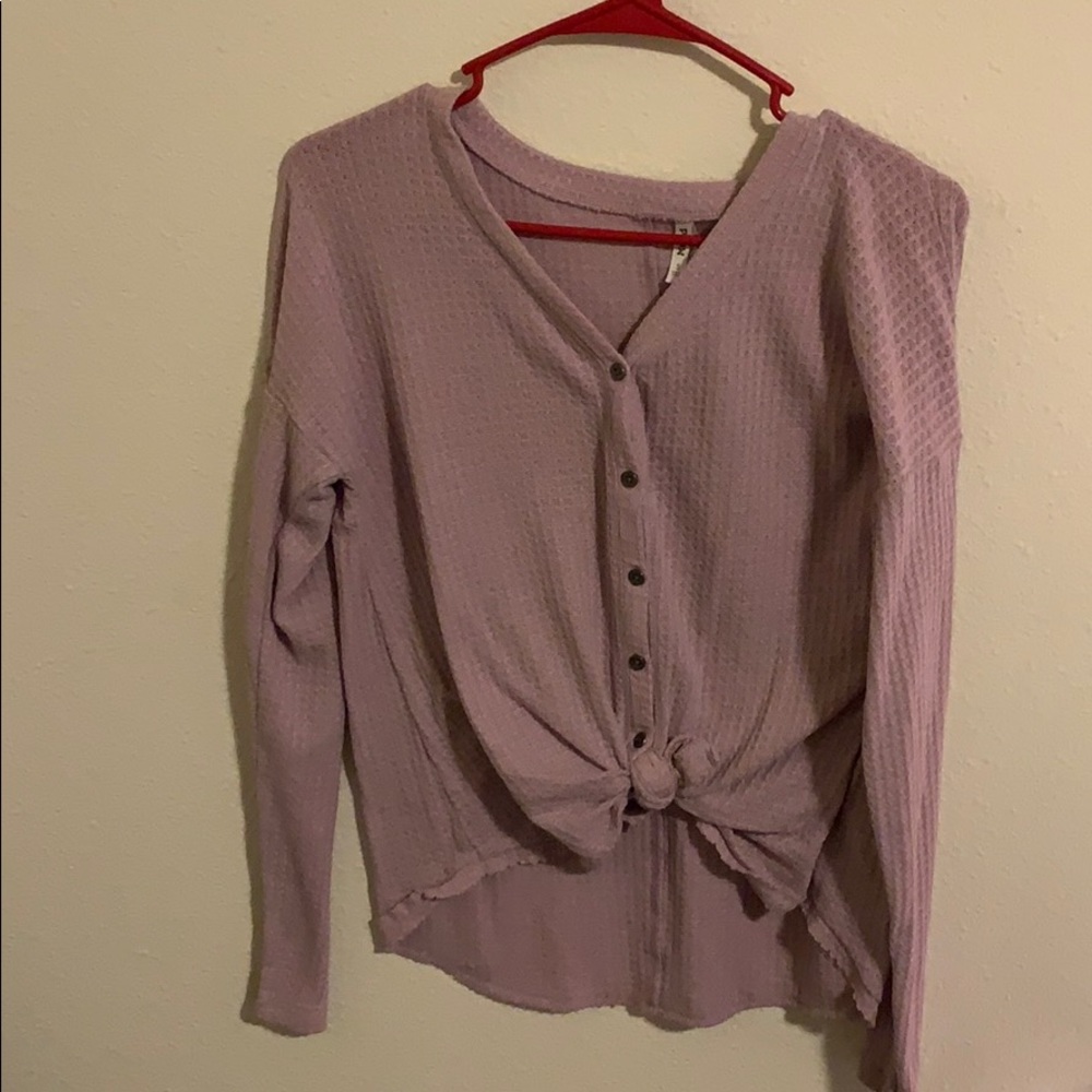 Botton down knotted top